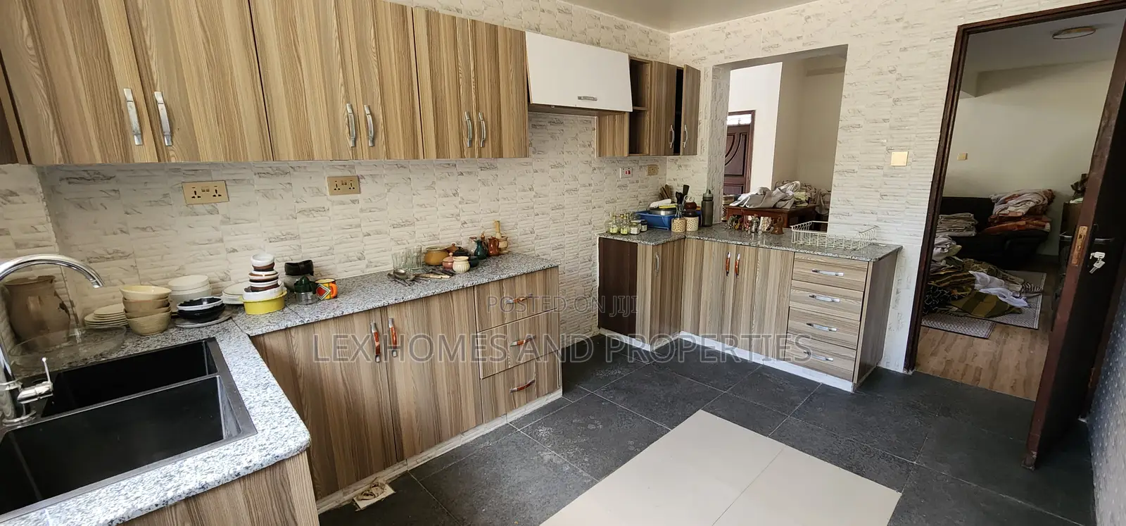 3bdrm Maisonette in Kandisi for sale in Kandisi