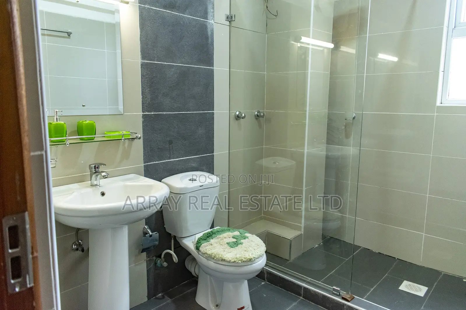 3bdrm Apartment in Malibu Court, Royal Park Estate for sale in Royal Park Estate