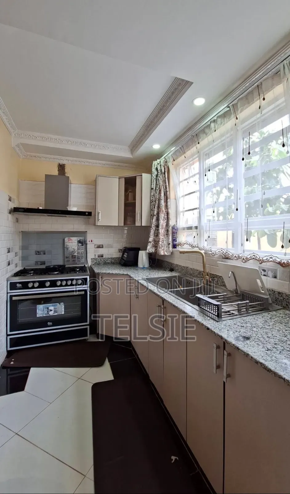 5bdrm Maisonette in Gateway Mall Area for rent in Gateway Mall Area