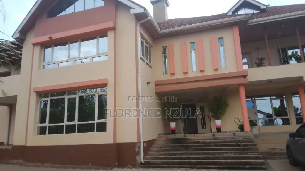 9bdrm Mansion in Drive, Kerarapon for sale in Kerarapon
