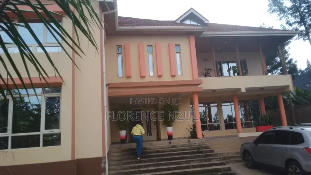9bdrm Mansion in Drive, Kerarapon for sale in Kerarapon