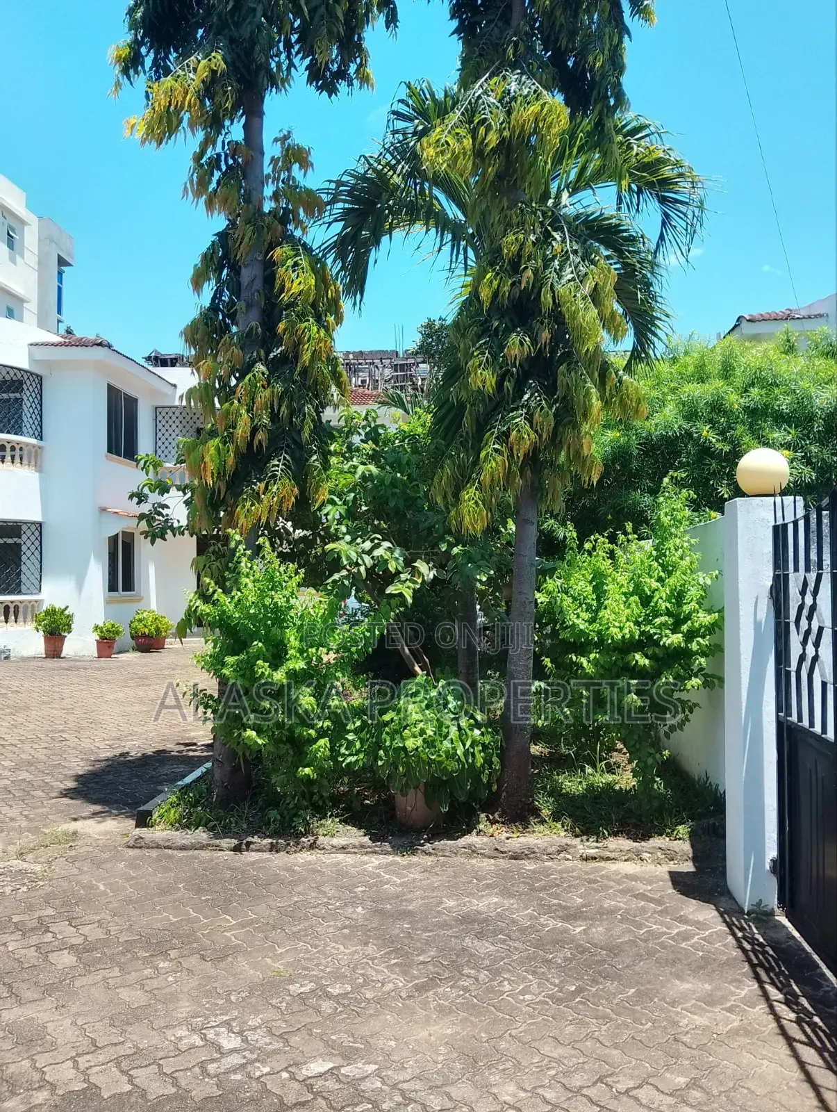 5bdrm Maisonette in Beach Road, Nyali Mkomani for sale in Nyali Mkomani