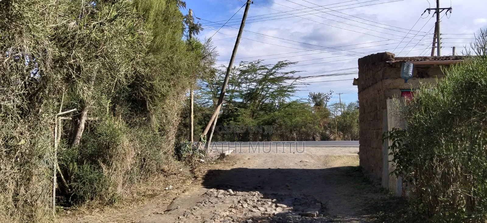 A Very Prime Commercial 1/2 Ideal for a Petrol Station in Kandisi