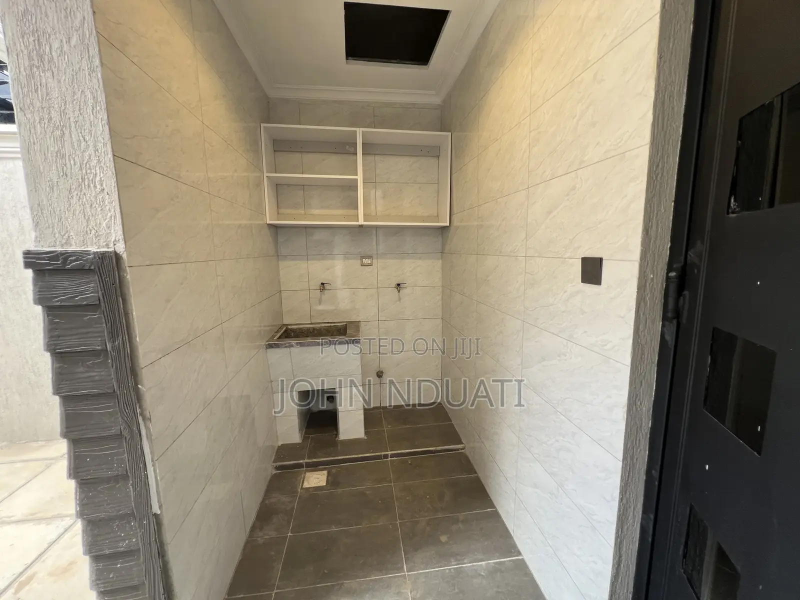 5bdrm Mansion in Membley Estate for sale in Membley Estate