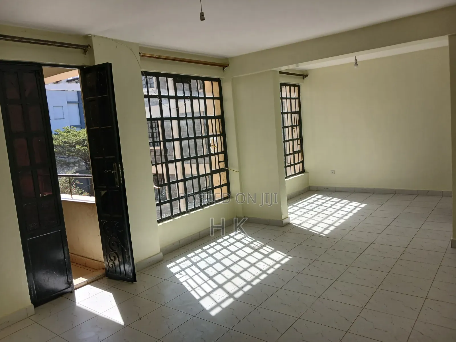 3bdrm Block of Flats in South C for sale in South C